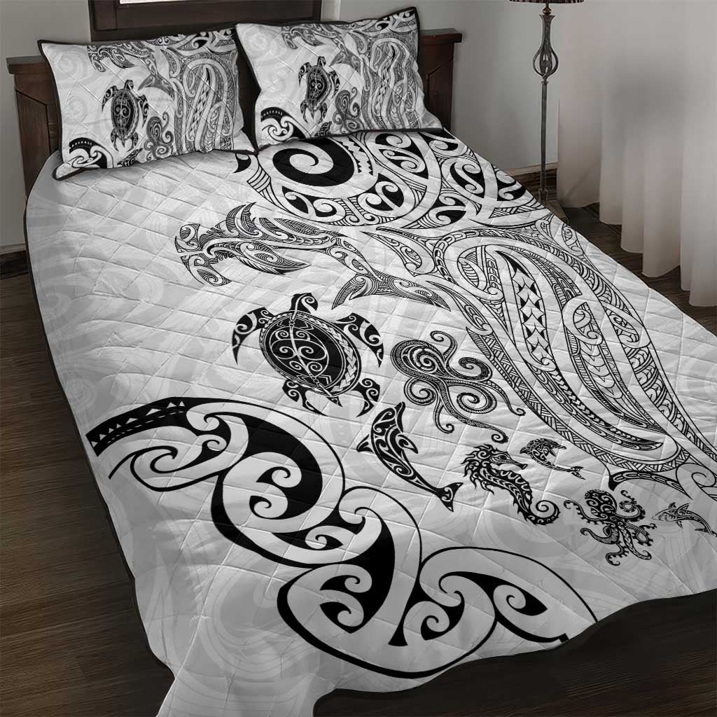 New Zealand Sea Animals with Maori Tribal Tattoo Quilt Bed Set White Color