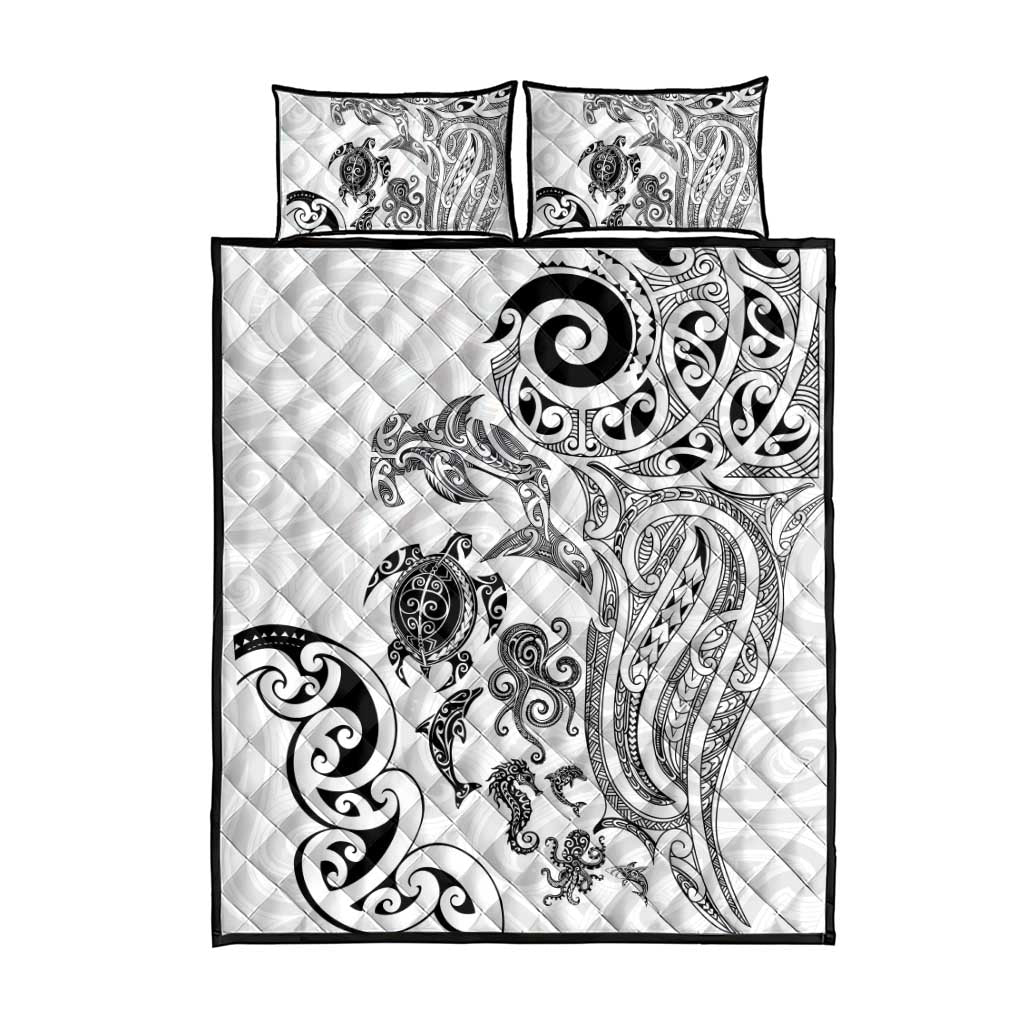 New Zealand Sea Animals with Maori Tribal Tattoo Quilt Bed Set White Color