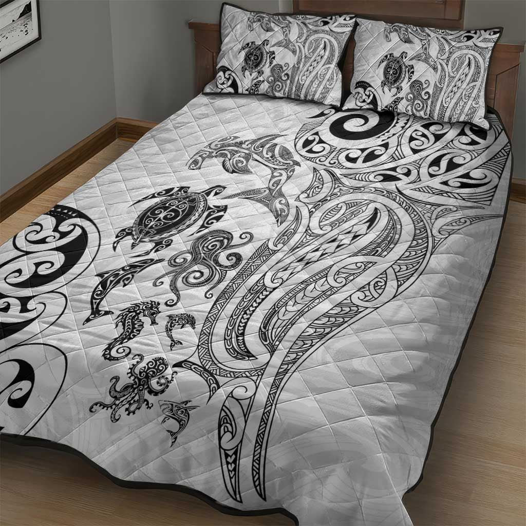 New Zealand Sea Animals with Maori Tribal Tattoo Quilt Bed Set White Color
