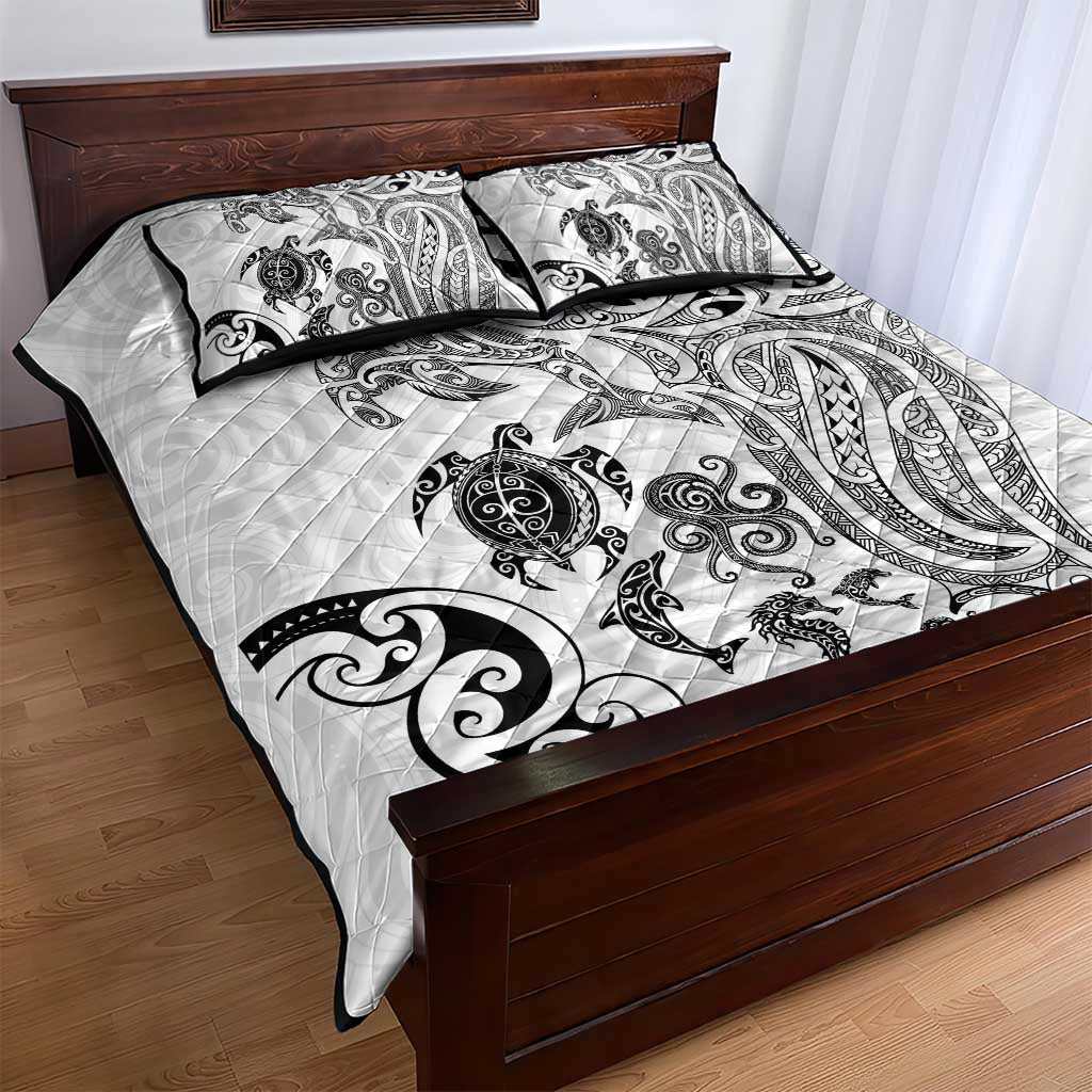 New Zealand Sea Animals with Maori Tribal Tattoo Quilt Bed Set White Color