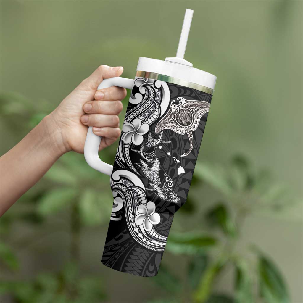 Hawaiian Manta Rays Tumbler With Handle Tribal Hibiscus Polynesian Tattoos Black Color - Polynesian Pride