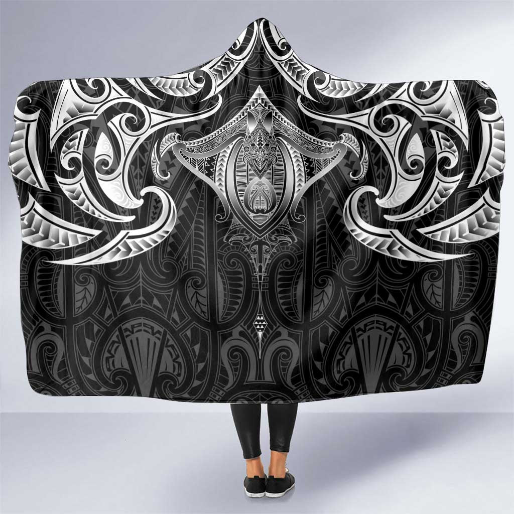 New Zealand Aotearoa Hooded Blanket Maori Manta Ray Moko Black - Polynesian Pride