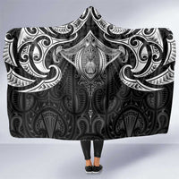 New Zealand Aotearoa Hooded Blanket Maori Manta Ray Moko Black - Polynesian Pride