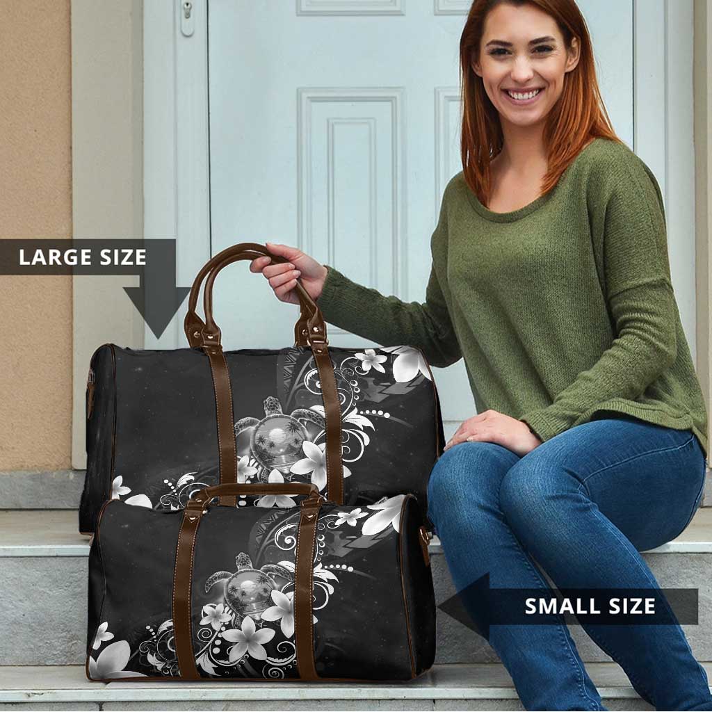 Hawaii Honu Travel Bag Polynesian Curves Plumeria Grayscale - Polynesian Pride