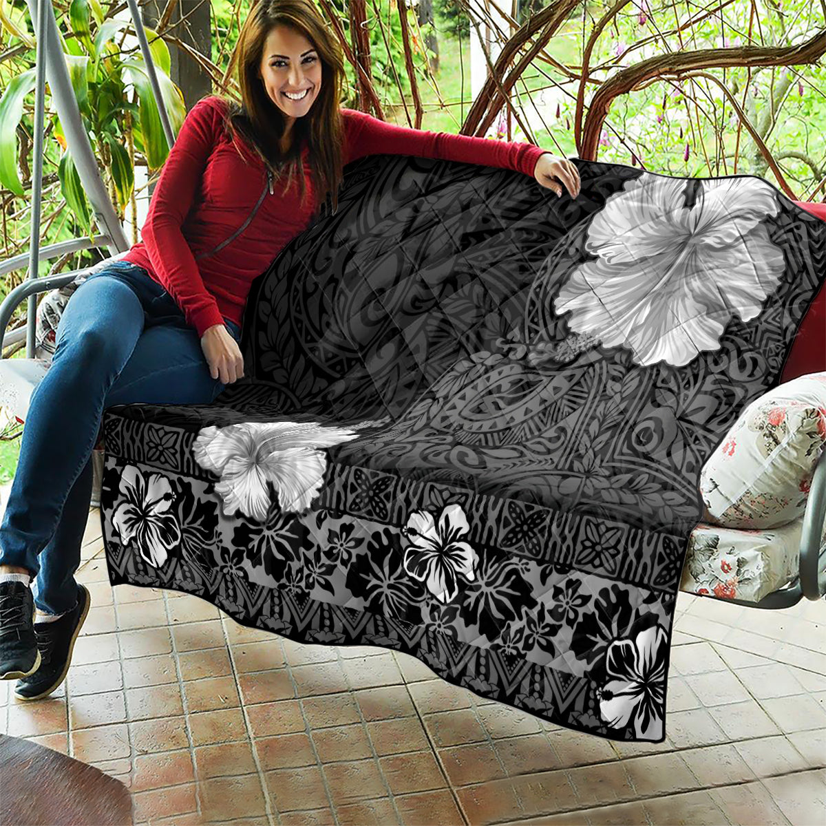 Hawaii Hibiscus With Black Polynesian Pattern Quilt