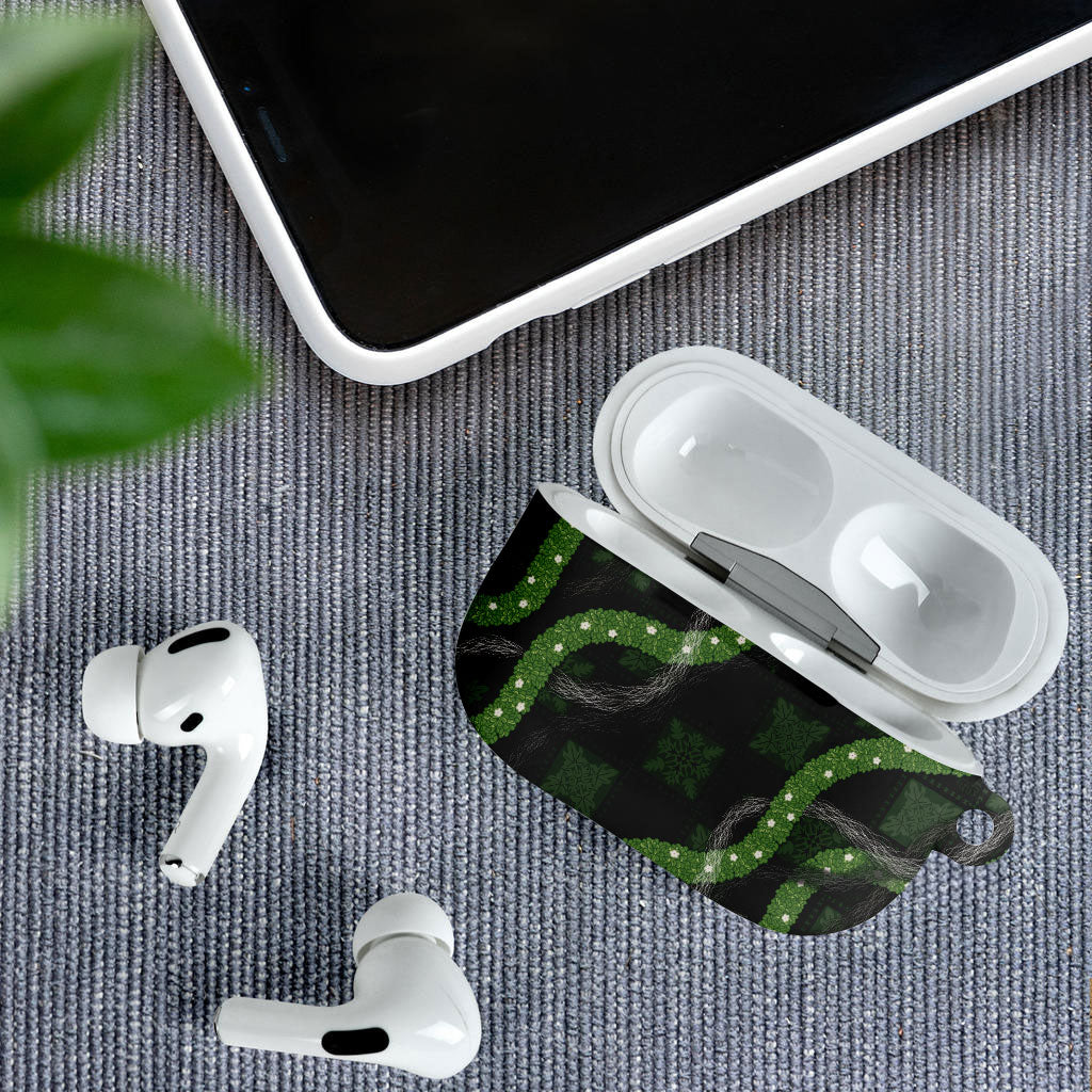 Hawaiian Quilt AirPods Case Pele Hair Hinahina Lei Black Version