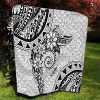 Polynesian Pattern With Plumeria Flowers Quilt White
