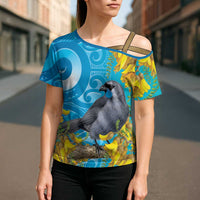 New Zealand Kokako Bird Cross Shoulder Shirt Maori Koru With Kowhai Flowers - Polynesian Pride