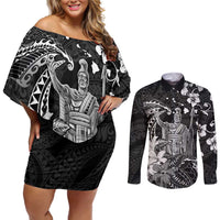 Hawaii King Kamehameha Day Couples Matching Off Shoulder Short Dress and Long Sleeve Button Shirt Polynesian Pattern Mix Hibiscus Black