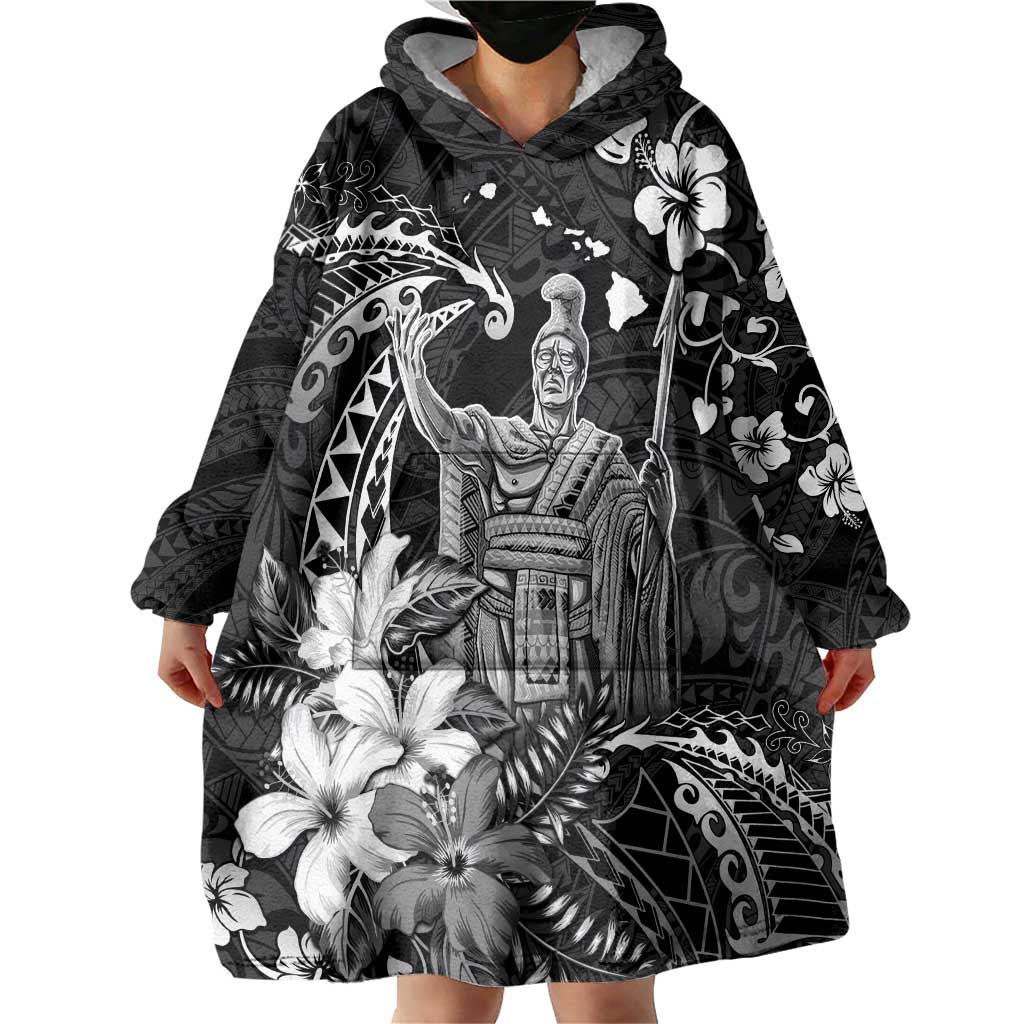 Hawaii King Kamehameha Day Wearable Blanket Hoodie Polynesian Pattern Mix Hibiscus Black
