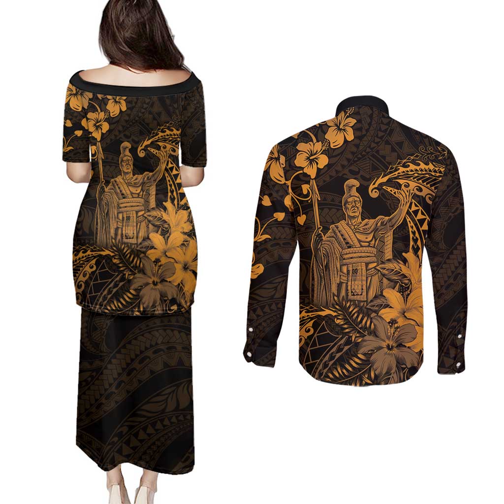 Hawaii King Kamehameha Day Couples Matching Puletasi and Long Sleeve Button Shirt Polynesian Pattern Mix Hibiscus Gold