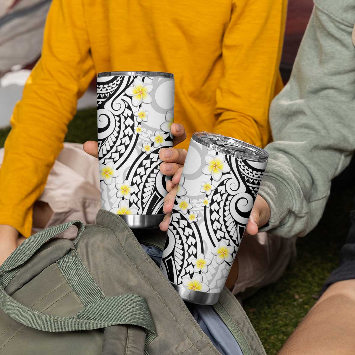 Plumeria With White Polynesian Tattoo Pattern Tumbler Cup