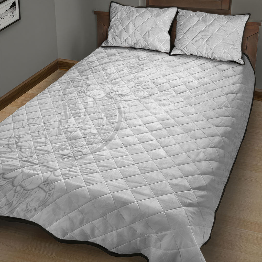 Tokelau White Sunday Quilt Bed Set Elegant Hibiscus Polynesian Tribal Pattern