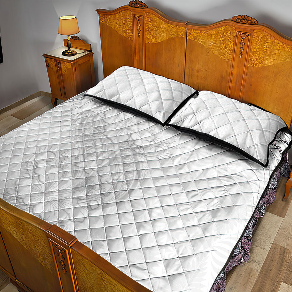 Tokelau White Sunday Quilt Bed Set Elegant Hibiscus Polynesian Tribal Pattern