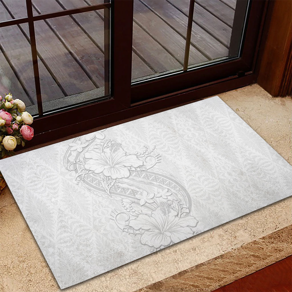 Tokelau White Sunday Rubber Doormat Elegant Hibiscus Polynesian Tribal Pattern