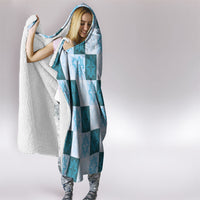 Cyan Manta Ray Hawaiian Quilt Motif Hooded Blanket