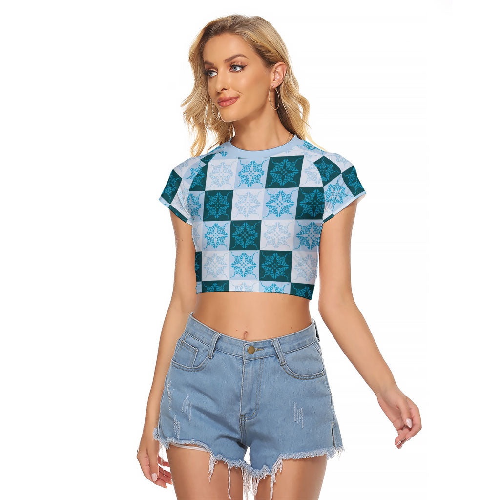 Cyan Manta Ray Hawaiian Quilt Motif Raglan Cropped T Shirt