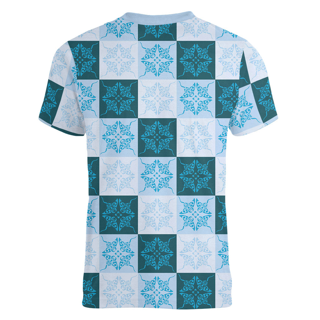 Cyan Manta Ray Hawaiian Quilt Motif Women V-Neck T-Shirt