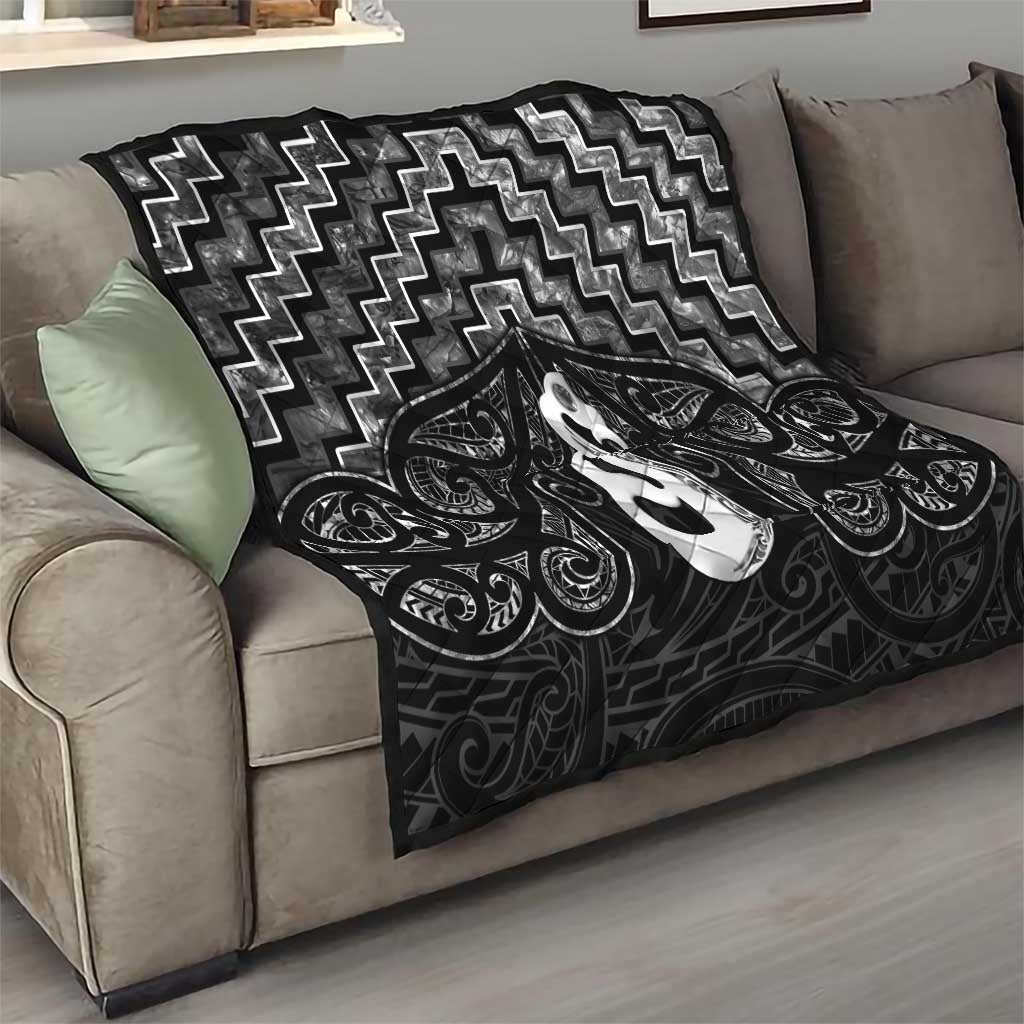 New Zealand Maori Quilt Poutama Manaia Black Paua Shell