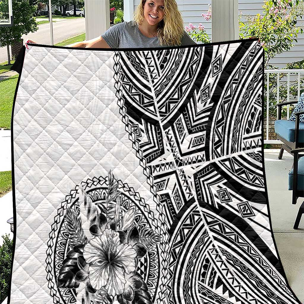 Hibiscus With White Austronesian Tattoo Pattern Quilt LT05 White - Polynesian Pride