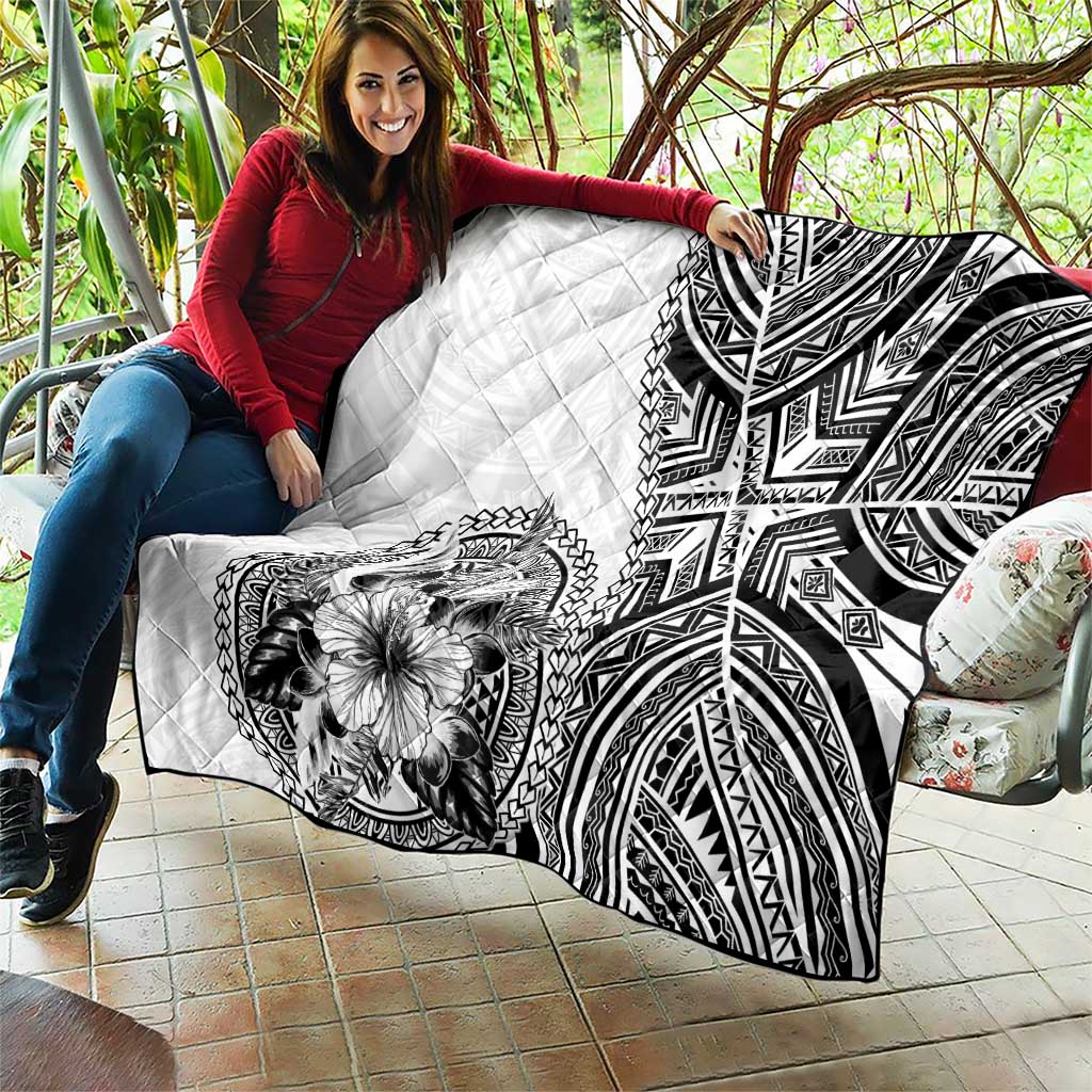 Hibiscus With White Austronesian Tattoo Pattern Quilt - Polynesian Pride