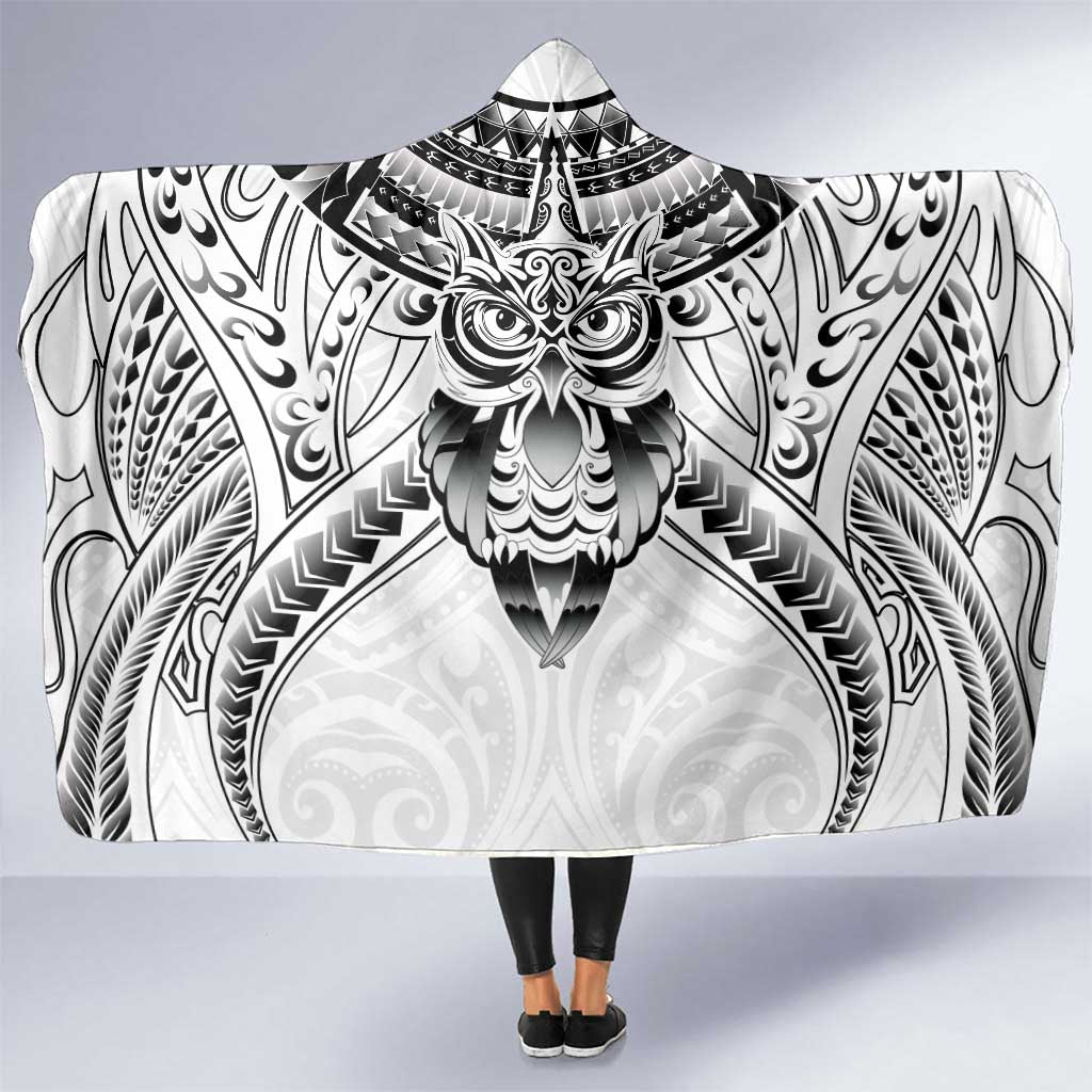 New Zealand Morepork Hooded Blanket Maori Pattern White
