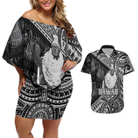Hawaii King Kamehameha Couples Matching Off Shoulder Short Dress and Hawaiian Shirt With Hawaiian Ipu Motifs Black Version