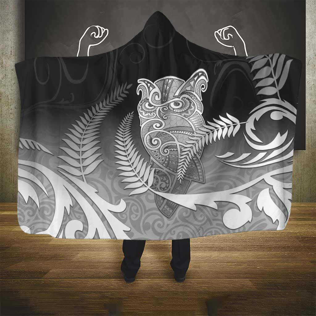 New Zealand Aotearoa Ruru Hooded Blanket Maori Fern Art Black