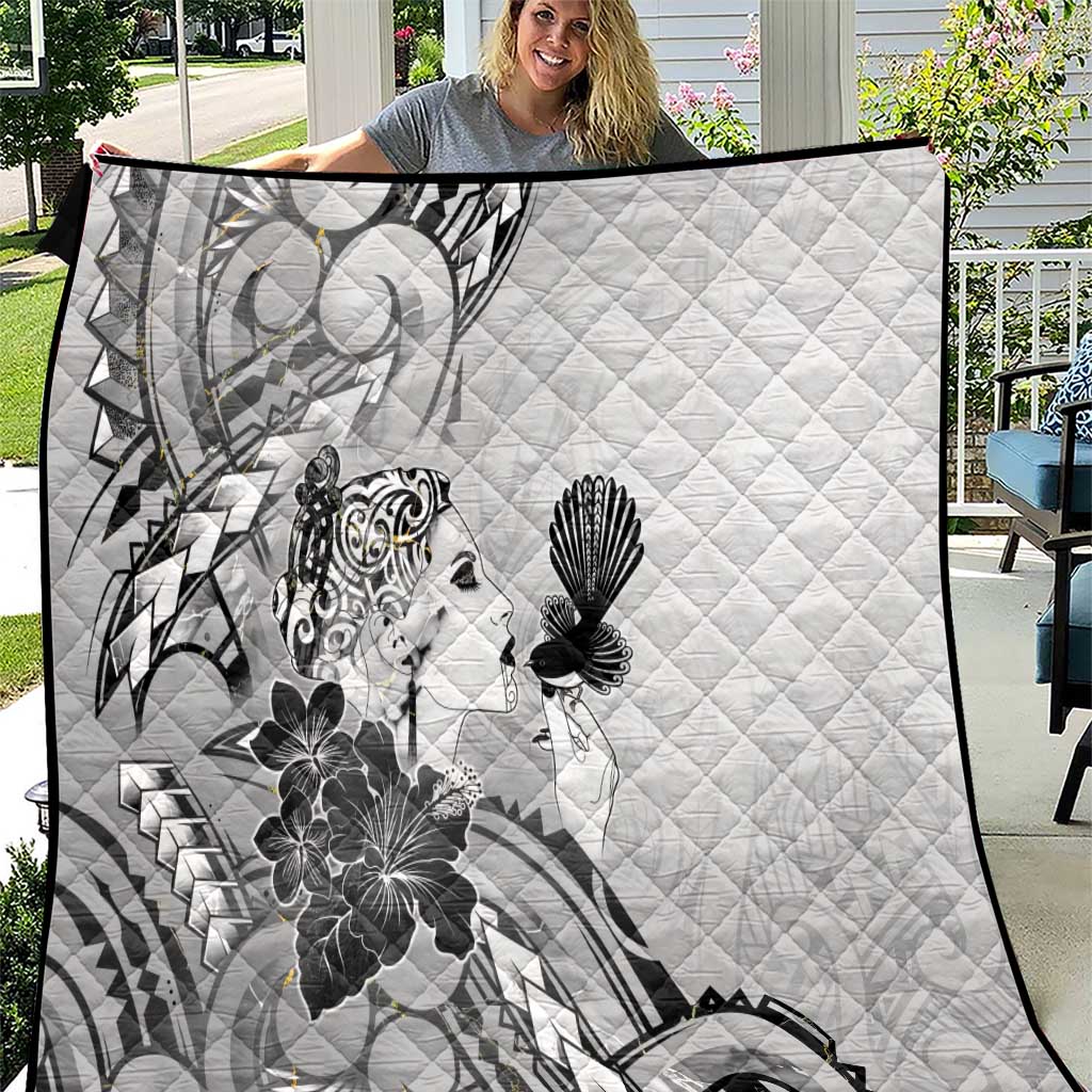 Aotearoa Maori Wahine Quilt Fantail Bird Black Gold Marble LT05 Black - Polynesian Pride