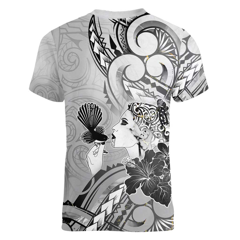 Aotearoa Maori Wahine Women V-Neck T-Shirt Fantail Bird Black Gold Marble