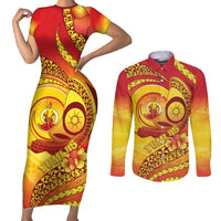 Vanuatu 45 Yia Indipendens Anivesari Couples Matching Short Sleeve Bodycon Dress and Long Sleeve Button Shirt Tamtam Drum With Boar Tusk - Polynesian Pride