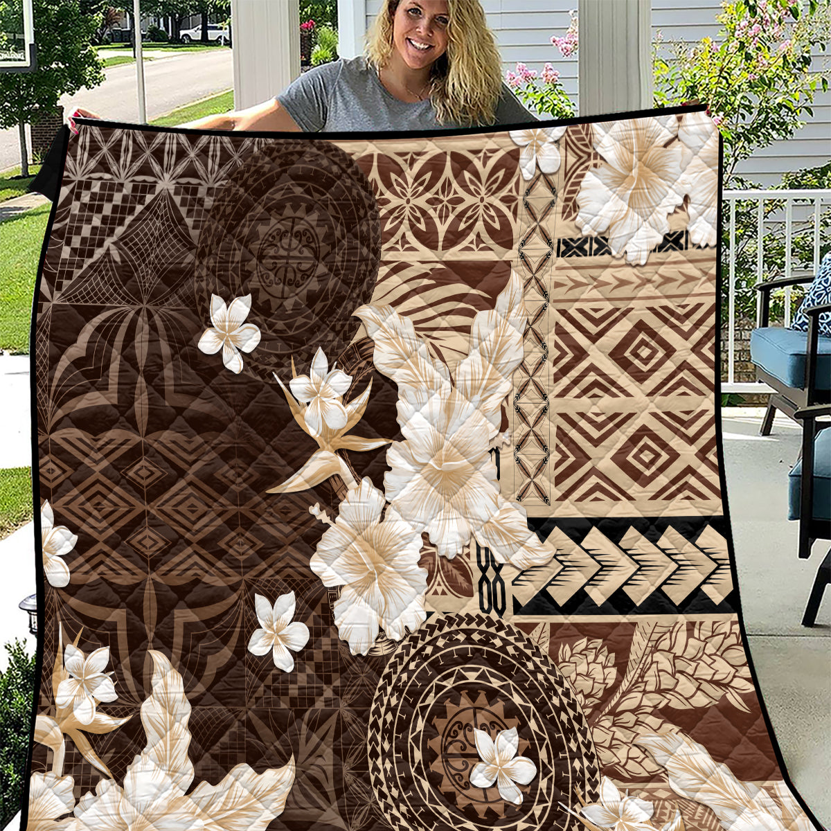 Samoa Siapo Pattern With Brown Hibiscus Quilt LT05 Brown - Polynesian Pride