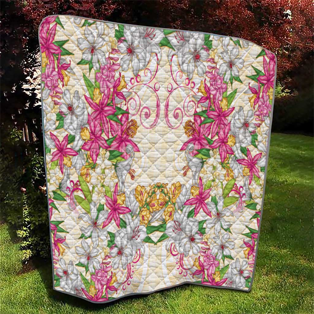 Hawaii Palaka Quilt Yellow Tribal Pattern With Tropical Flowers - Polynesian Pride