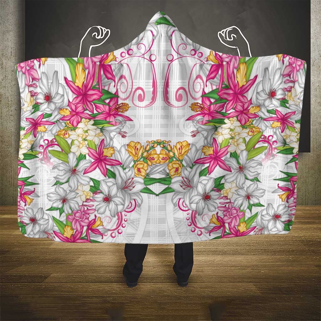 Hawaii Palaka Hooded Blanket White Tribal Pattern With Tropical Flowers - Polynesian Pride