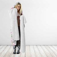 Hawaii Palaka Hooded Blanket White Tribal Pattern With Tropical Flowers - Polynesian Pride