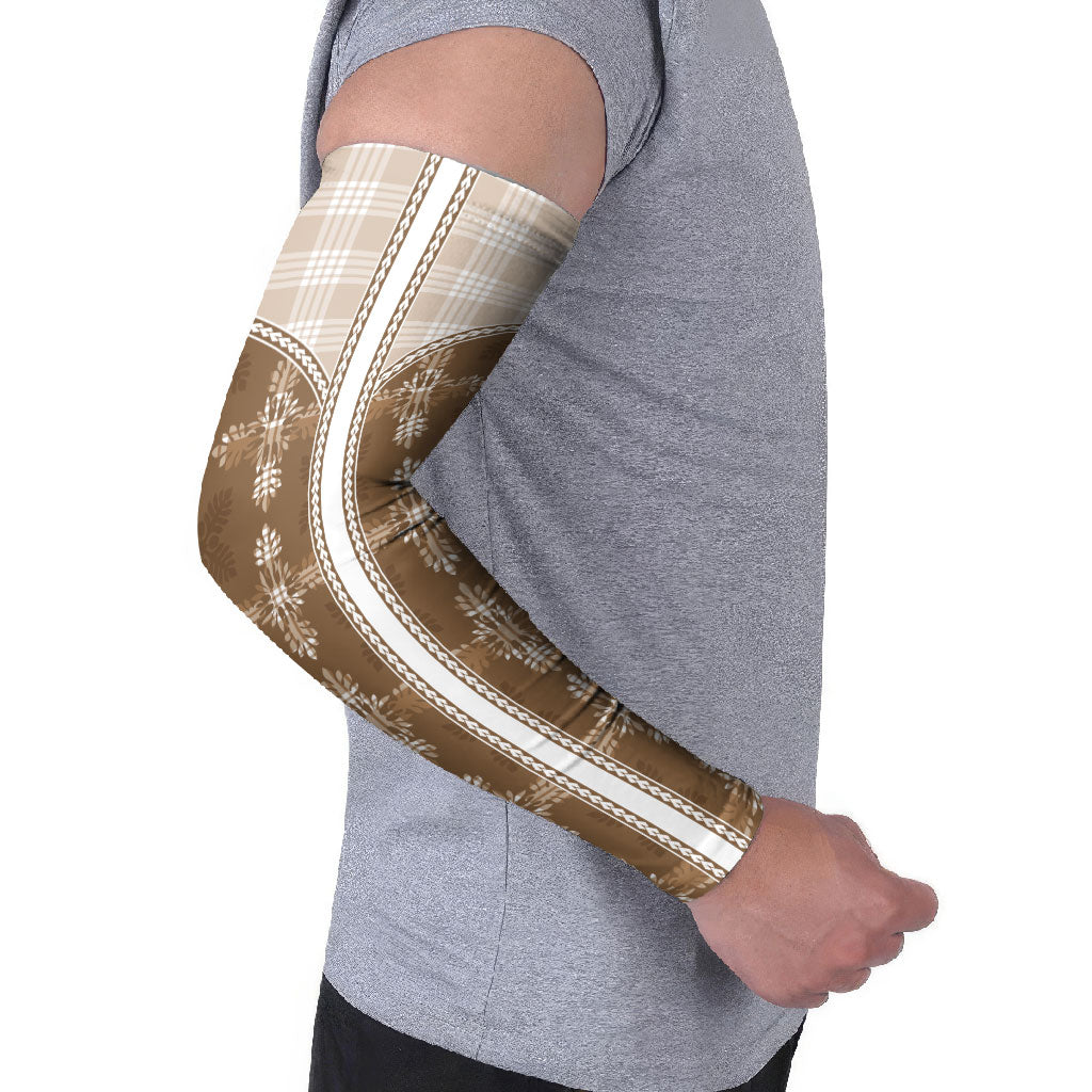 Beige Hawaii Paniolo Quilt Motif Arm Sleeves
