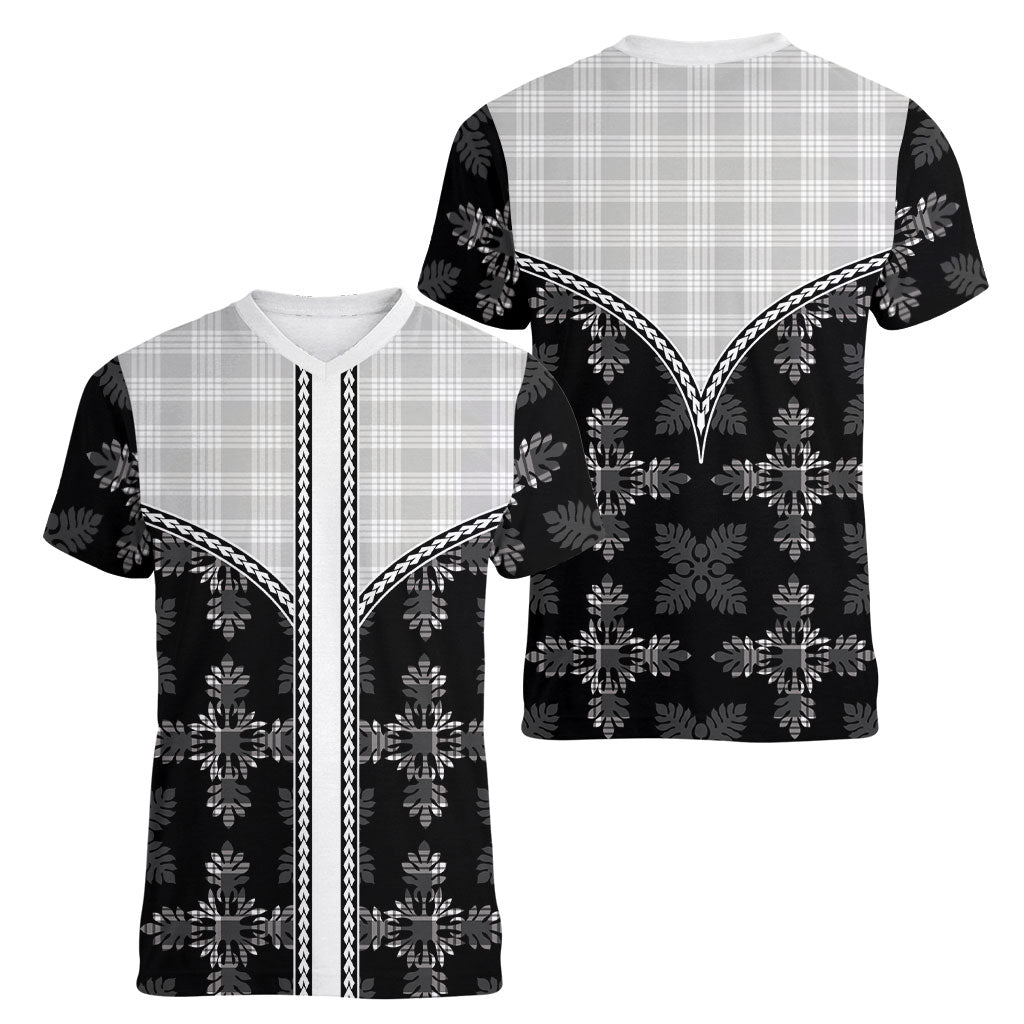 Black Hawaii Paniolo Quilt Motif Women V-Neck T-Shirt