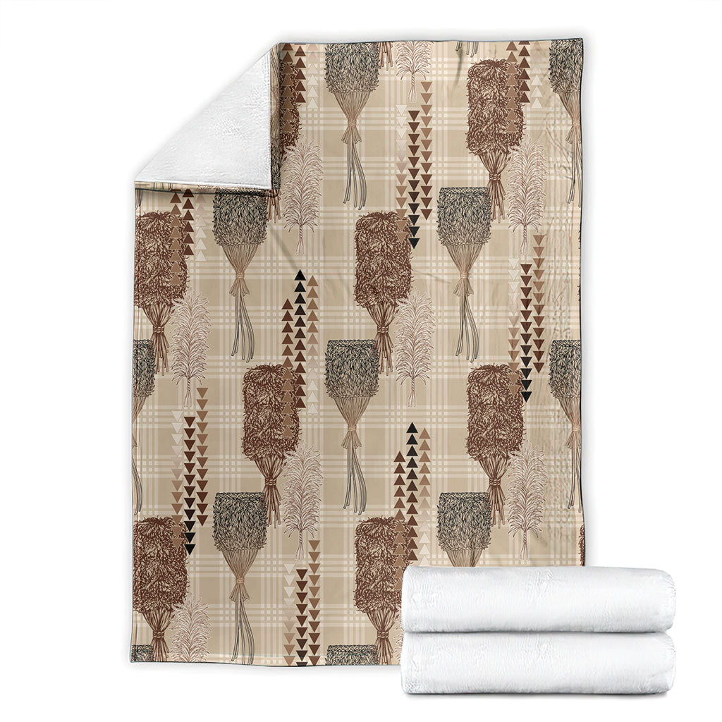 Aloha Hawaii Vintage Kahili Pa'a Lima Blanket Palaka Print Cozy Beige