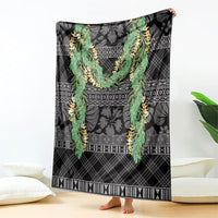Hawai'i Paniolo Maile Twisted Lei Blanket Obsidian Black