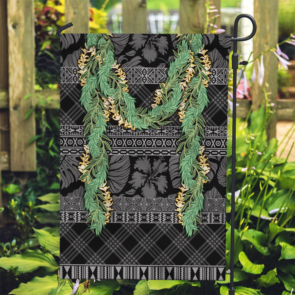Hawai'i Paniolo Maile Twisted Lei Garden Flag Obsidian Black