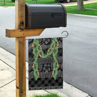 Hawai'i Paniolo Maile Twisted Lei Garden Flag Obsidian Black