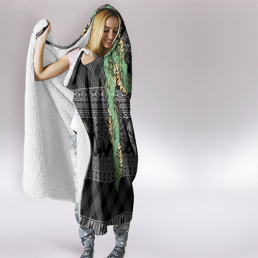 Hawai'i Paniolo Maile Twisted Lei Hooded Blanket Obsidian Black