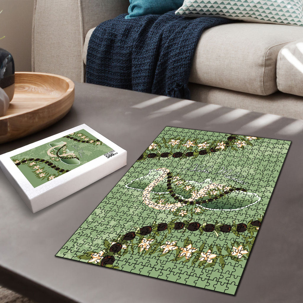 Hawaii Molokai Island Flowers Lei Puzzle Kukui Nut Mossy Green