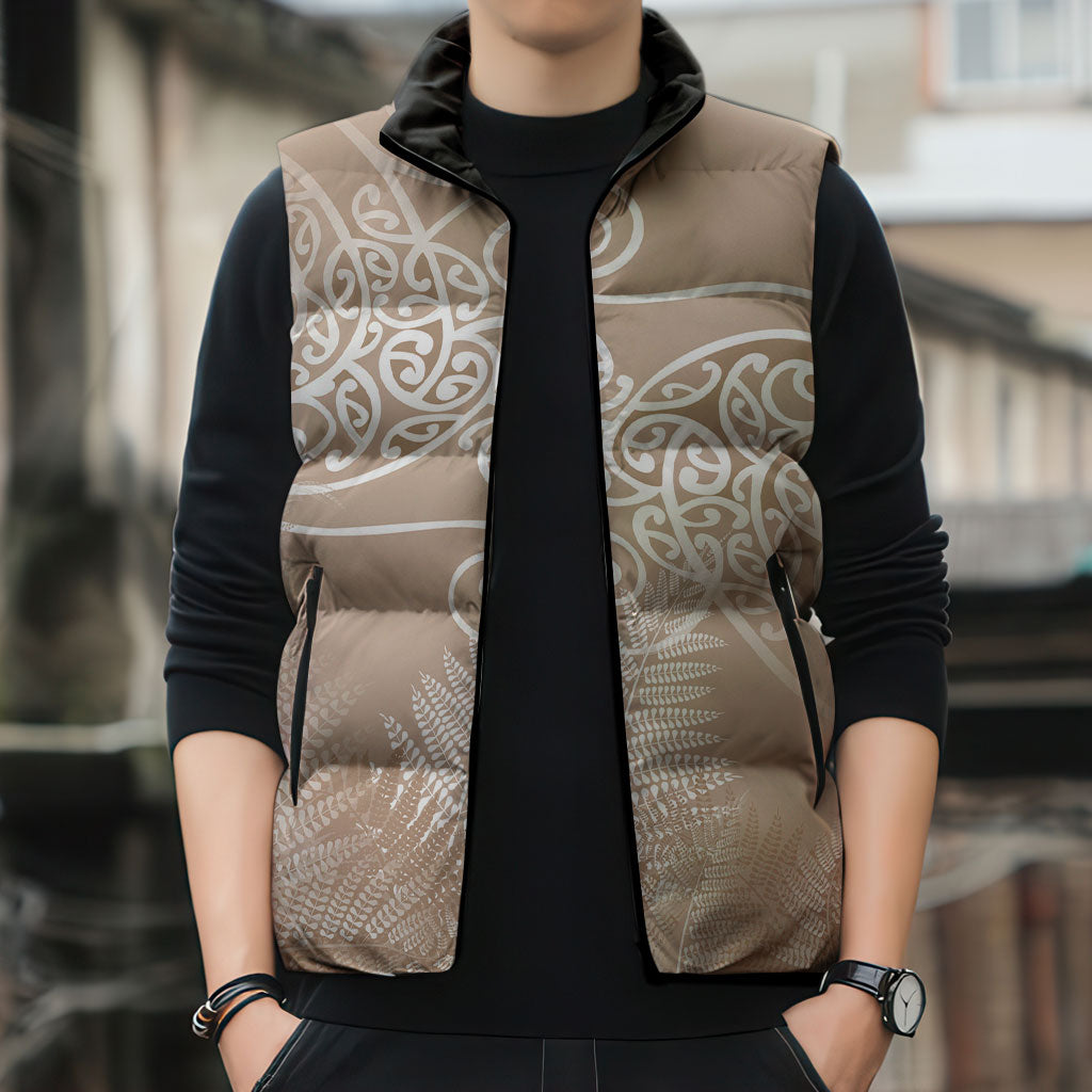 Aotearoa Maori Koru Curves Sleeveless Puffer Jacket Silver Ferns - Mocha LT7 - Polynesian Pride
