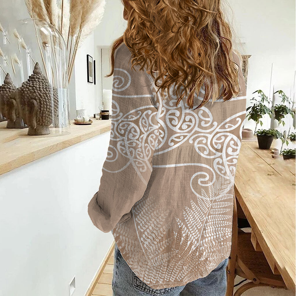 Aotearoa Maori Koru Curves Women Casual Shirt Silver Ferns - Mocha LT7 - Polynesian Pride