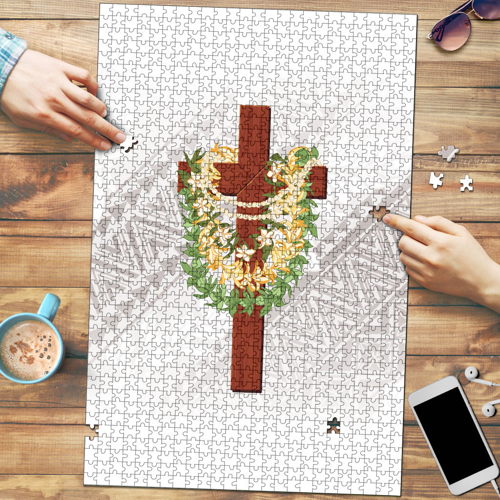 Hawaii ⁠Ka Pule a ka Haku Memorial Puzzle Flower Lei Cross - Ivory White
