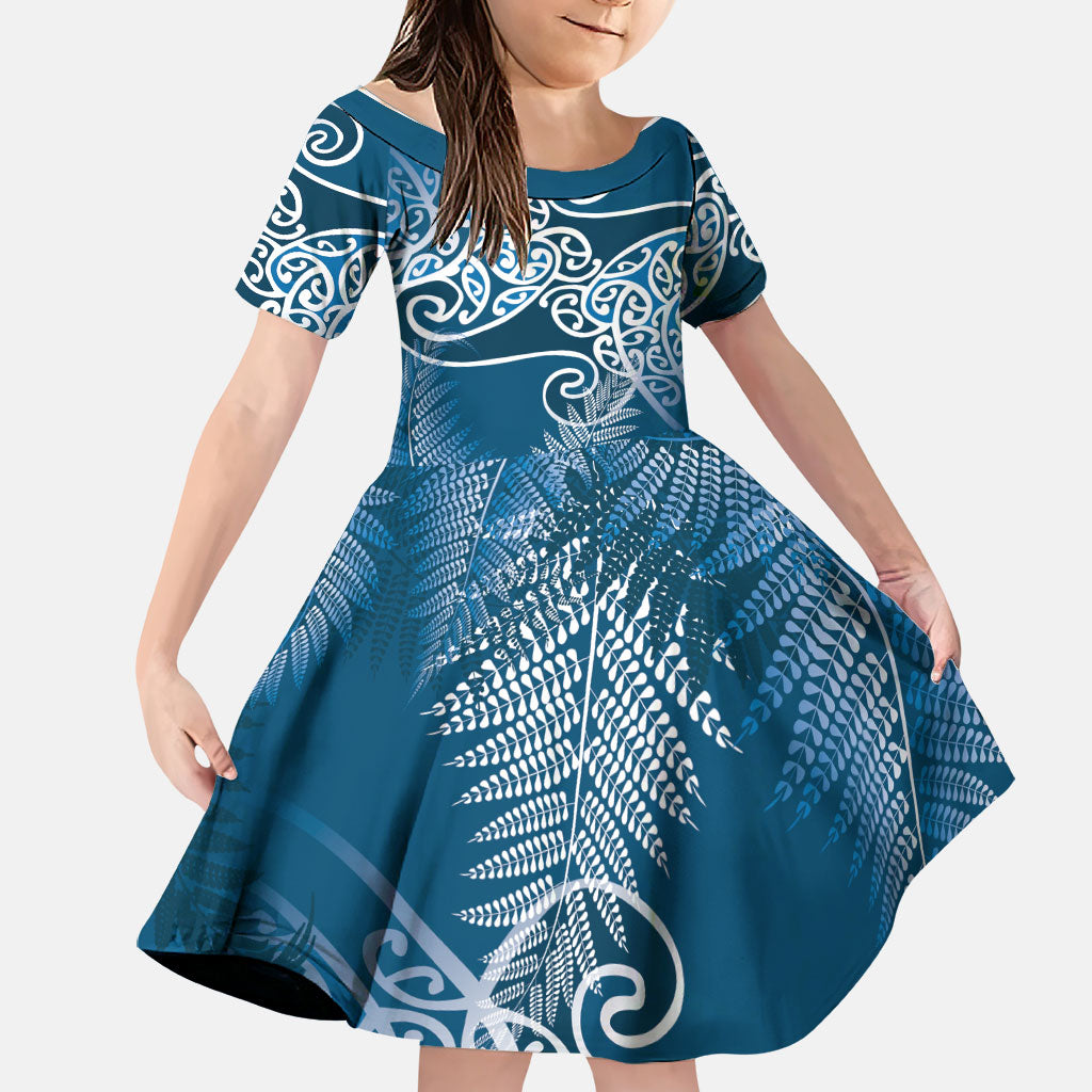 Aotearoa Maori Koru Curves Family Matching Off Shoulder Maxi Dress and Hawaiian Shirt Silver Ferns - Navy Blue LT7 Daughter's Dress Navy Blue - Polynesian Pride