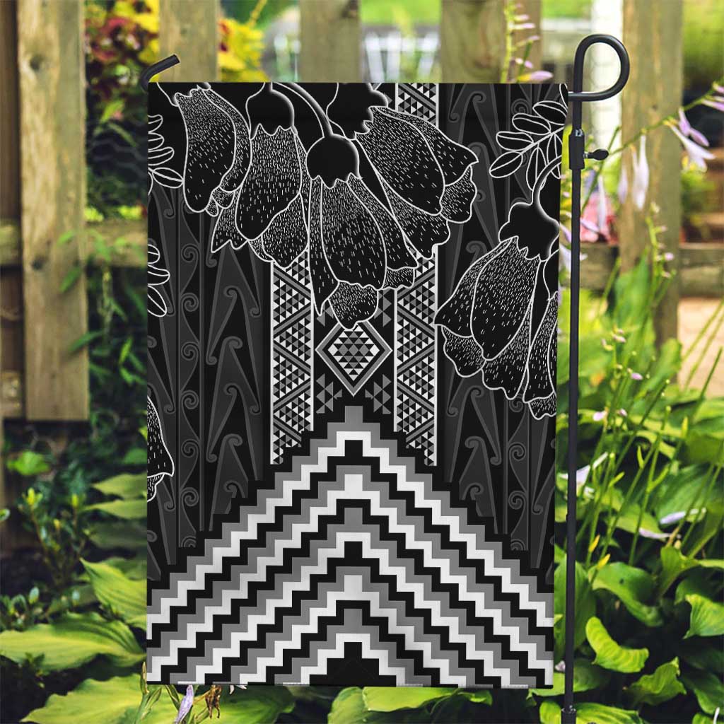 Aotearoa Taniko Pattern Garden Flag Poutama Mix Kowhai Flowers LT7 Garden Flag Grey - Polynesian Pride