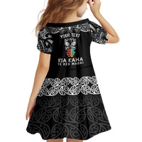 personalised-kia-kaha-te-reo-maori-kid-short-sleeve-dress-hei-tiki-mix-koru-black