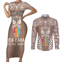 personalised-kia-kaha-te-reo-maori-couples-matching-short-sleeve-bodycon-dress-and-long-sleeve-button-shirts-hei-tiki-mix-koru-brown